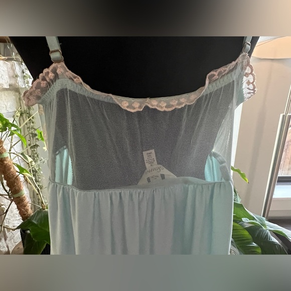 Elegant Blue Lace Trim Nightgown - Picture 5 of 6